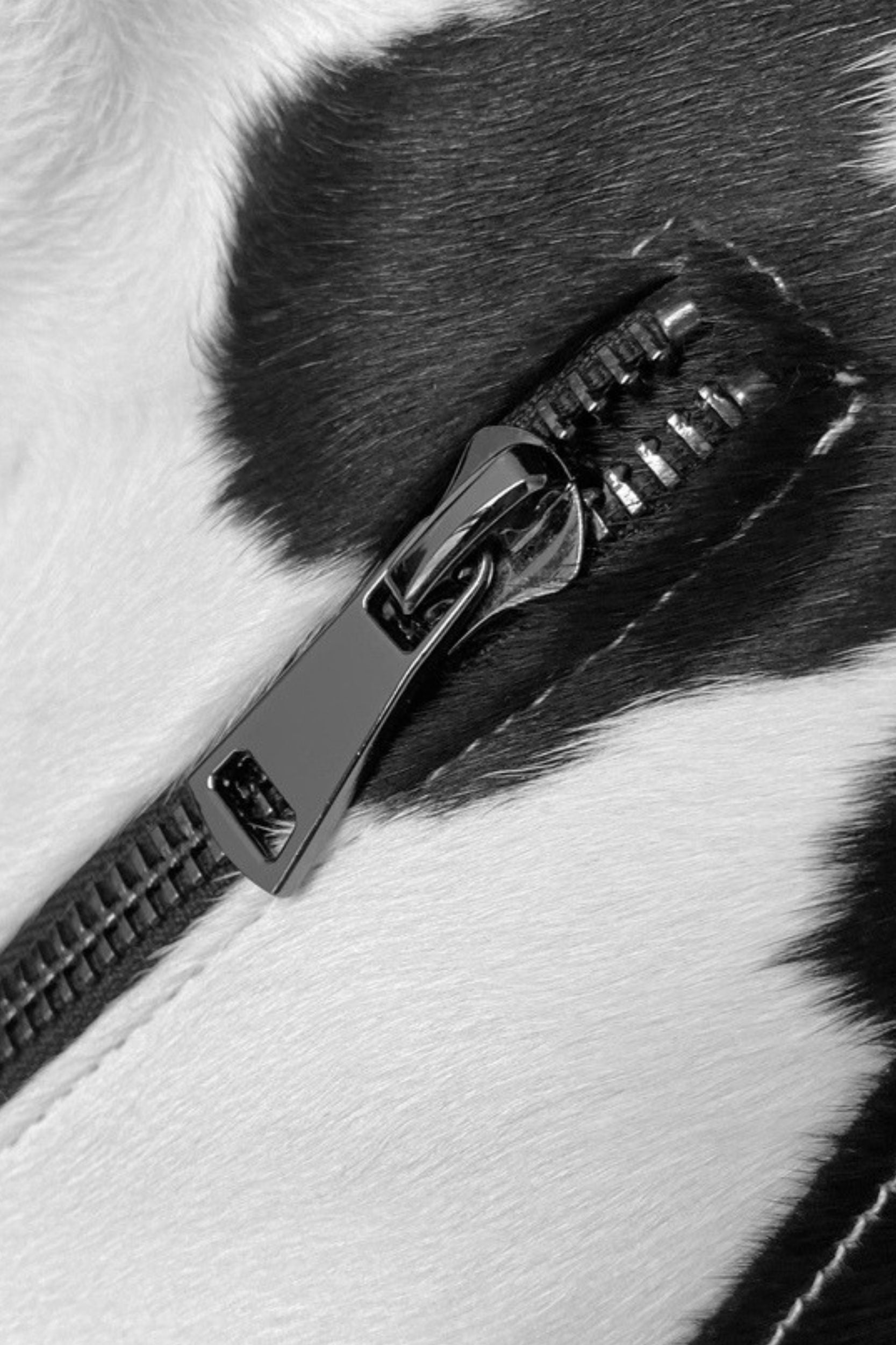 LEATHER ZIP STYLE
